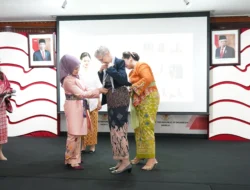 ALF BTM gunakan kain nusantara sebagai promosi Indonesia, 3 hal ini disuarakan