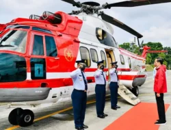 Tumpangi Helikopter Super Puma TNI, Presiden Joko Widodo, Tanam Mangrove di Pantai Raja Kecik Muntai Barat