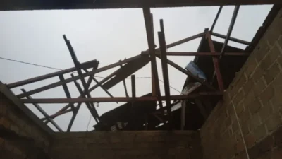 Pasca 2 petugas keamanan industri perkapalan meninggal terkena runtuhan bangunan pos di Karimun, BNPB imbau begini..