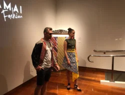 30 Busana Berbahan Batik Karya Perancang Indonesia Arif Gerry Fauzi Diperagakan di Dalam Peragaan “Menamai” di Creative Arts Napier