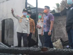 Salurkan Bantuan untuk Korban Kebakaran Asrama TNI AD Sekojo, Walikota : Ini Musibah Semoga Tabah