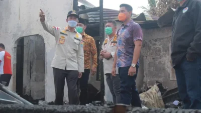 Salurkan Bantuan untuk Korban Kebakaran Asrama TNI AD Sekojo, Walikota : Ini Musibah Semoga Tabah