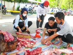 Kominfo Muba Salurkan Hewan Kurba untuk TKK, Patuhi Protokes