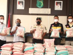 Semoga Ikhlas, Tokoh Pemuda di Bayung Lencir Ini Beli Beras 1 Ton Untuk Pasien Isoman
