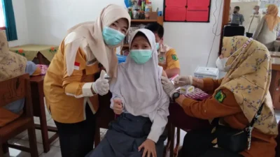 Vaksin..vaksin, Itu Wajib Kalo’ Mau Capai  “Herd Immunity” & Sekolah Mau Terapkan PTM, ABK SLB Negeri Sekayu Juga Berani Disuntik, Hebat !!