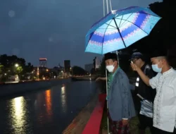 Palembang Diguyur Hujan dari Semalam hingga Pagi, Usai Subuhan Walikota Pantau Titik Rawan Genangan Air, Begini Asanya