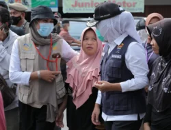 Pasca Si Jago Merah ‘Ngamuk’ & Hanguskan 6 Toko di Disimpang Bombat Sako, Wawako Berkunjung, Emak-emak Salah Satu Korban pun Ungkapkan Asanya…
