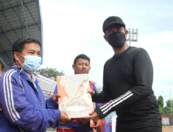 Bagi-bagi Hadiah di Penutupan HPN & HUT PWI Muba