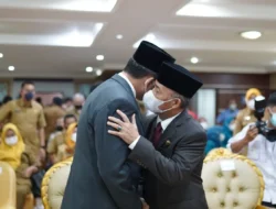 Terharu, 2 pejabat Pemkab Muba saling rangkul saat perpamitan, ini ceritanya..
