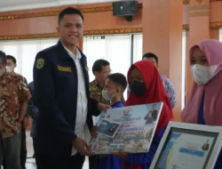 Nah, keren..keren, meski tinggal di pelosok Kab. OKI, prestasi & semangat bocah sekolah dasar ini bisa jadi contoh..