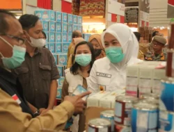 Duh, kapan sadarnya ? masih banyak macam makanan dari kandungan zat berbahaya di jual di Sipermarket, saat sidak dengan BBPOM wawako terkesan geram !