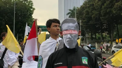 Kibarkan Bendera ‘Kuning’, KAMMI Gelar Aksi di Patung Kuda, 3 Soal Ini Tuntutannya..
