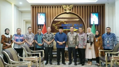Gubernur Minta Pertamina  Lakukan Perbaiki Jalan Simpang Mariana – Perajin hingga Sungai Rebo 