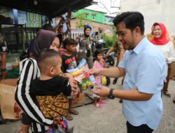 Tinjau Korban Kebakaran, Feby Deru  Serahkan  Bantuan