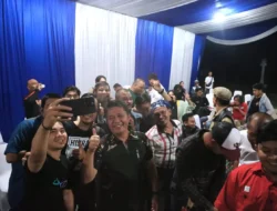 Bersama Komunitas Vespa, Herman Deru Ngabuburide Keliling Kota Palembang