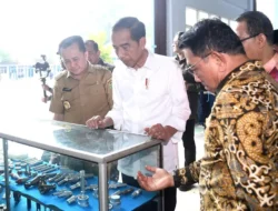 Presiden RI Jokowi Bersama Pj Gubernur Sumsel Agus Fatoni Tinjau SMK Negeri 2 Palembang