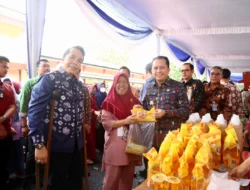 Kendalikan Inflasi, Pj Gubernur Agus Fatoni Buka Gebyar Pasar Murah bagi Masyarakat Ekonomi Lemah