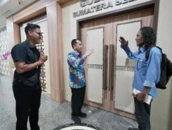 Pemprov Sumsel Bantu Tuna Rungu Modal Usaha Melukis