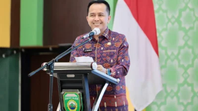 Pj Gubernur Agus Fatoni Raih Penghargaan Top BUMD Award 2024
