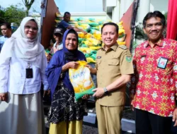 Bantu Warga Dapatkan Sembako Murah, Pj Gubernur Agus Fatoni Buka Operasi Pasar Perwakilan BPKP Sumsel