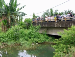 Pj Gubernur Elen Setiadi Dampingi Wamendagri Tinjau Saluran Irigasi Pertanian Di Kawasan Tanjung Lago Banyuasin