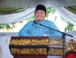 Gubernur Herman Deru Bersama Ribuan Jamaah Se Kota Palembang Sholat Idul Fitri di Masjid Agung