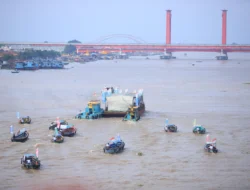 Seberangi Sungai Musi, Herman Deru Ikut Napak Tilas dari Masjid Lawang Kidul ke Masjid Kiai Marogan Kertapati
