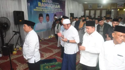 Safari Ramadhan di Banyuasin, Herman Deru Serahkan Santunan Anak Yatim dan Soroti Infrastruktur hingga ODOL