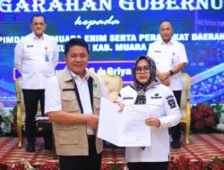 Gubernur Serahkan Surat Plt Bupati Muara Enim kepada Wakil Bupati Sumarni, Tekankan Soliditas Pemerintahan