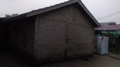 Diguyur Hujan Berjam-Jam Sejak Malam, Ini Penampakan Kondisi Sebagian Rumah Warga & Jalan di Perum PHJ, Duh ! “Makmano Nian”, Siapa Yang Salah ?