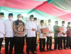 Berbagi di Bulan Ramadhan, Masyarakat OKU Timur Dapat Bantuan dari Pemprov