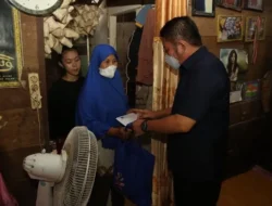 Pemprov Sumsel Bedah Rumah Dan Berikan  Santunan Bagi Warga Kurang Mampu