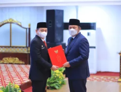 Nasrun Umar Habis Masa Jabatan,   Gubernur Herman Deru Beri Mandat  Kurniawan  Sebagai Plh Bupati Muara Enim 