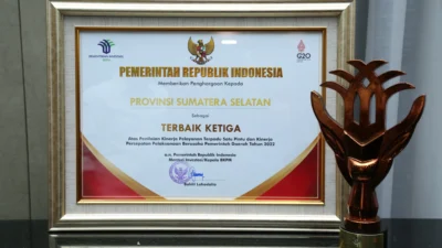 Penyelenggara PTSB  dan PBB  Terbaik, Pemprov  Sumsel  Dianugerah Layanan Investasi 2022
