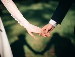 Nikah di KUA atau dengan Resepsi : Ini Pertimbangan Sebelum Memilih Konsep Acara Pernikahan
