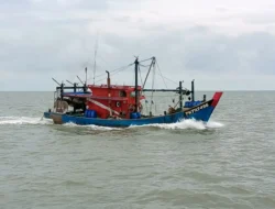 Nah.. Kena Lo..!! Hentikan Aksi Kapal Ikan Asing Curi Ikan di Selat Malaka