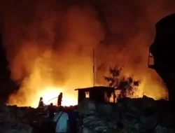 Sinergi Pos Alang-Alang Lebar dan Gandus, 20 Personel Damkar Sukses Padamkan Kebakaran di Banyuasin