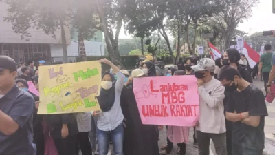 Dapur MBG Bikin Dapur Ngebul, Ribuan Emak-Emak Sumsel Tolak Program Dihentikan