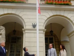 Wah… Merah Putih Berkibar di Balai Kota Lviv Ukraina, Ada Kegiatan Apa ?