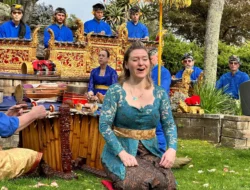 Undangan Terpukau, Nonton Aksi Belasan Warga AS & Diaspora Indonesia Mainkan Gamelan Bali dengan Piawai