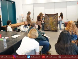 Keren..Batik & Kain Ikat Bikin Pukau Pengunjung Textile Demonstration & Workshops” di Asian Art Museum San Francisco