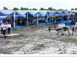 Prabowo Tebar Benih Padi di Sumsel Dengan Drone
