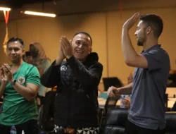 KetumPSSI Mochamad Iriawan & Sandy Walsh Nonton Bareng di Kantor PSSI, Kalahkan Malaysia ‘Adu Finalti’ 4-3, Tim U-23 Raih Medali Perunggu