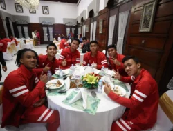 Dijamu Wali Kota Surabaya