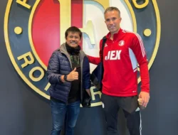 Filosofi Sepak Bola Indonesia, Undang Feyenoord 