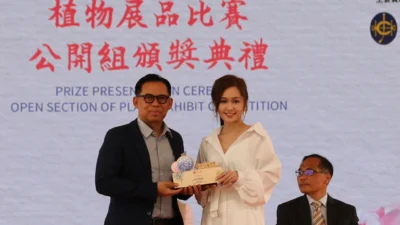 Penghargaan kategori Merit Award for Unique Feature 2023 di Hongkong Anjungan Rumah Lamin dari Kaltim