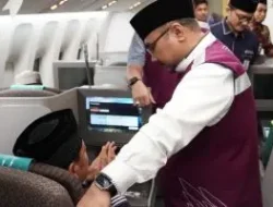 Pesan-pesan menag untuk jemaah haji saat melepas kloter pertama embarkasi JKG-01