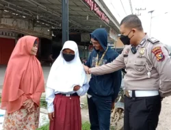 Kisah Polisi Riau Daftarkan Pengamen Badut untuk Sekolah, Diantar dan Dibelikan Perlengkapan Sekolah