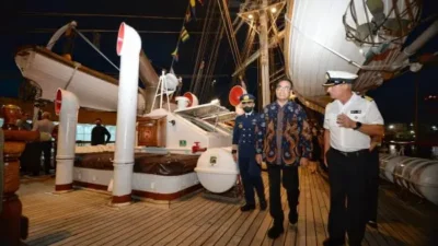 Kapal Pinisi Asal Norwegia Sandar di Pelabuhan Tj.Priok, Ini Kata Menhub