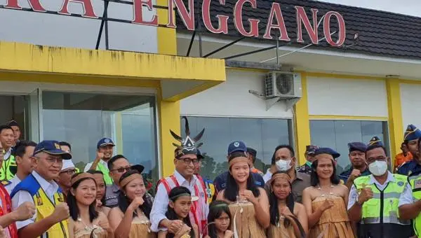 Menhub meminta agar pelabuhan dan bandara yang ada di Pulau Enggano terus dikembangkan, untuk memperlancar pergerakan masyarakat maupun distribusi logistik